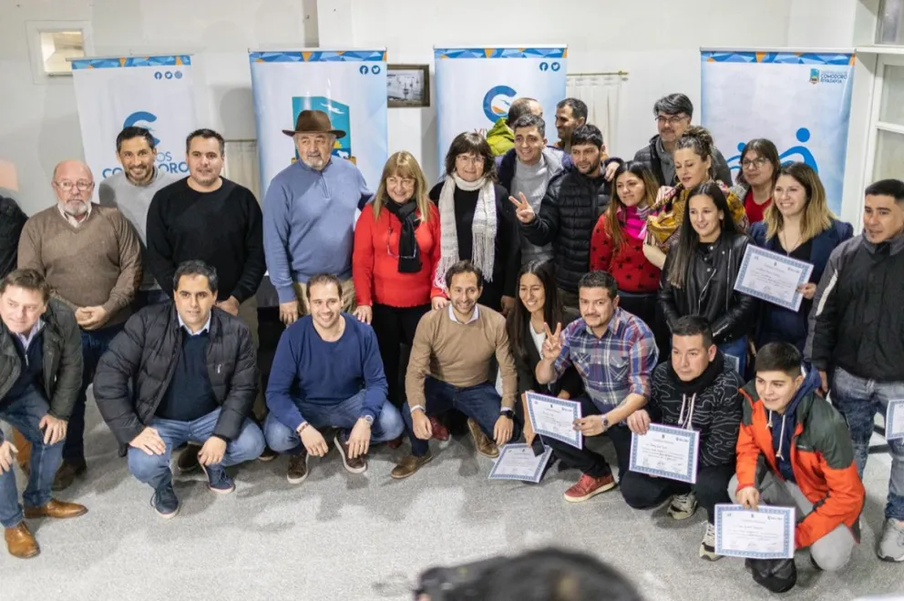 El Municipio acompañó la asunción de la nueva comisión de la Vecinal Caleta Córdova