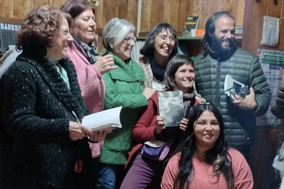 Los Molles: Seis autoras presentaron el libro “El curso de las cosas”