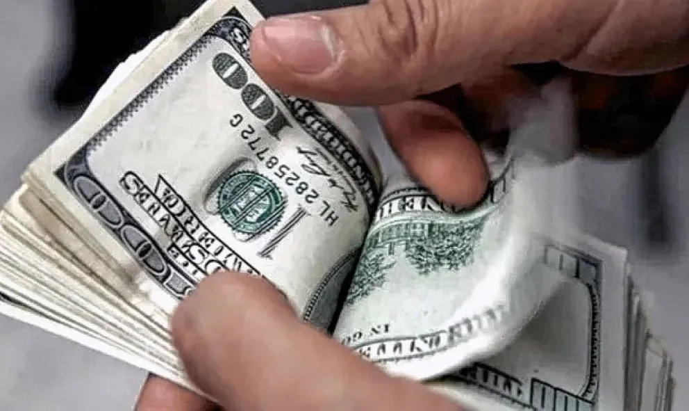 El dólar blue arrancó octubre en baja