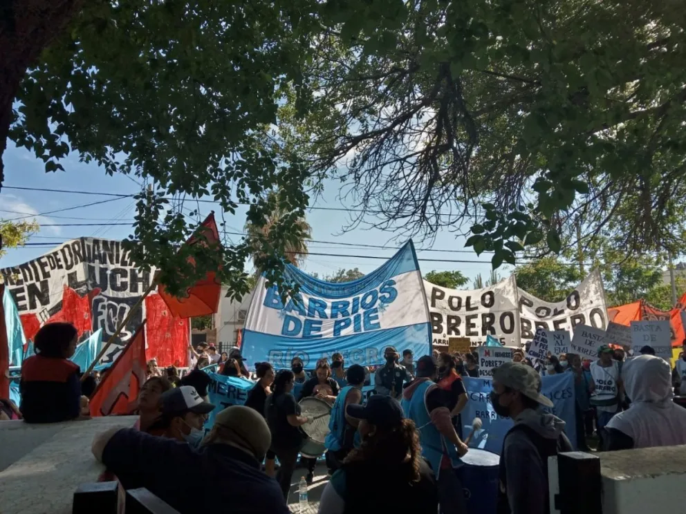 Nueva movilización y olla popular de organizaciones sociales frente a Desarrollo Social de Provincia  