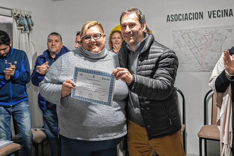 Luque encabezó la asunción de autoridades de la Vecinal El Atardecer