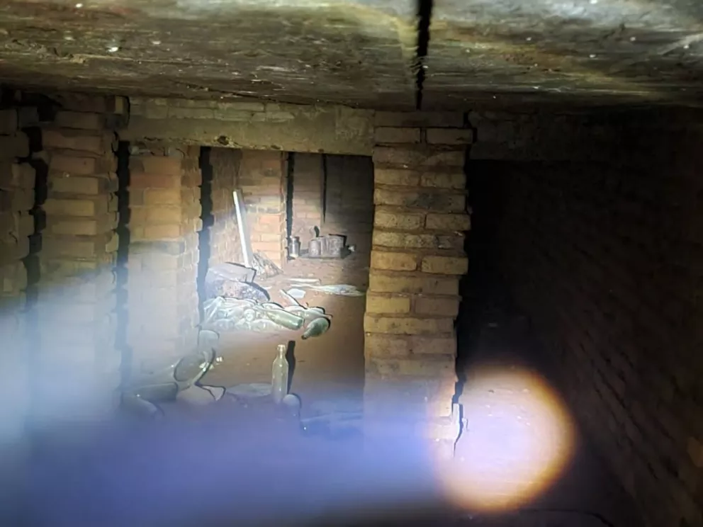 Apóstoles: descubren un pozo y un túnel debajo de la sede de la Unam