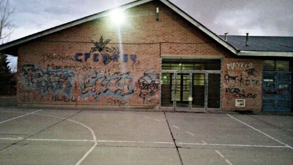 Una madre trompeó a un docente en una escuela de Neuquén capital