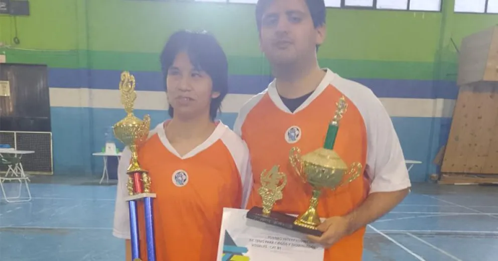 Integrantes de Los Búhos quedaron segundos en un interprovincial de tenis para ciegos
