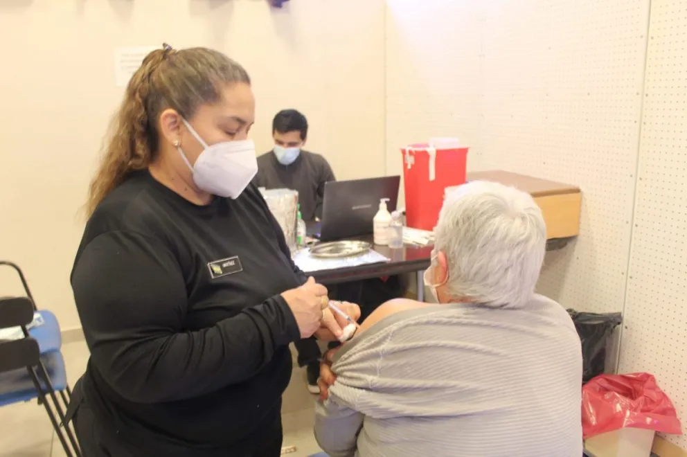 Empleados municipales recibieron vacunas del calendario nacional y Covid-19