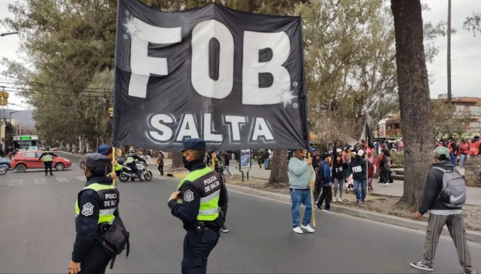 Caos, cortes y desvíos: organizaciones sociales  tomaron el centro de la Ciudad