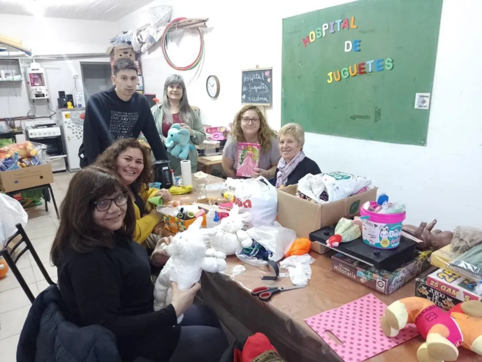 Trabajan contrarreloj en el  Hospital de Juguetes para llegar con más regalos al Día del Niño