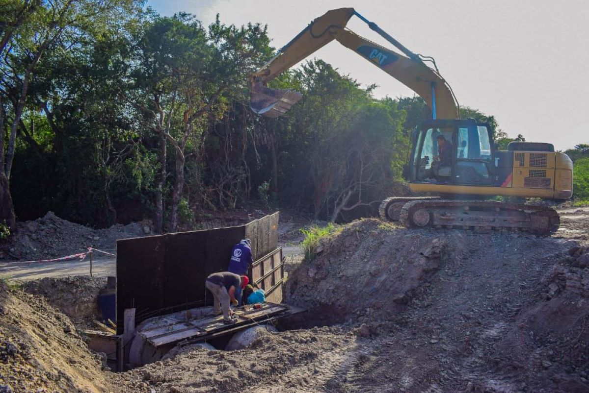 Avanza a buen ritmo la obra de construcción de alcantarillas en el camino de acceso del barrio Laura Vicuña