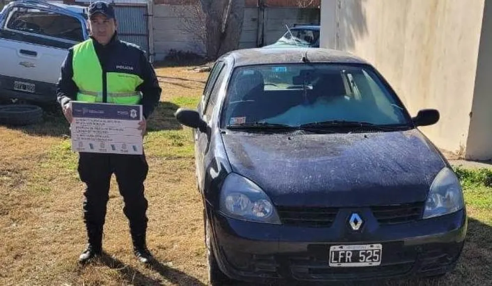 Secuestran un vehículo con patente adulterada y constatan que era robado