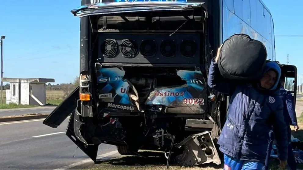 El micro de Unión sufrió un accidente: hay heridos y se postergó el partido con Talleres