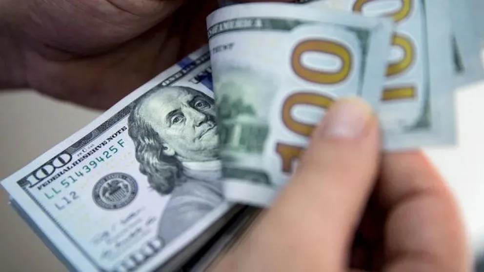 Aumentan las tasas de interés para los consumos con tarjeta de crédito en dólares