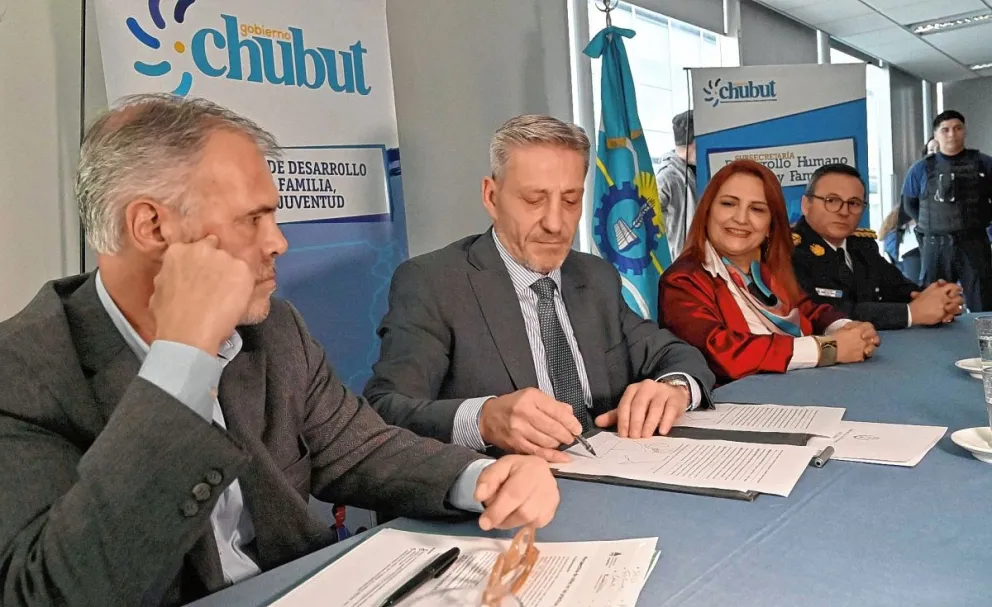 Chubut adhirió al programa nacional “Aunar Familias”