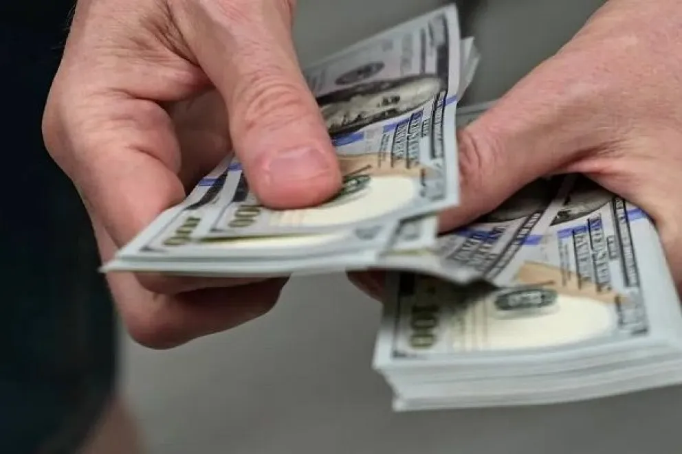 Beneficiarios de subsidios de luz y gas podrían quedar inhabilitados para comprar dólar ahorro
