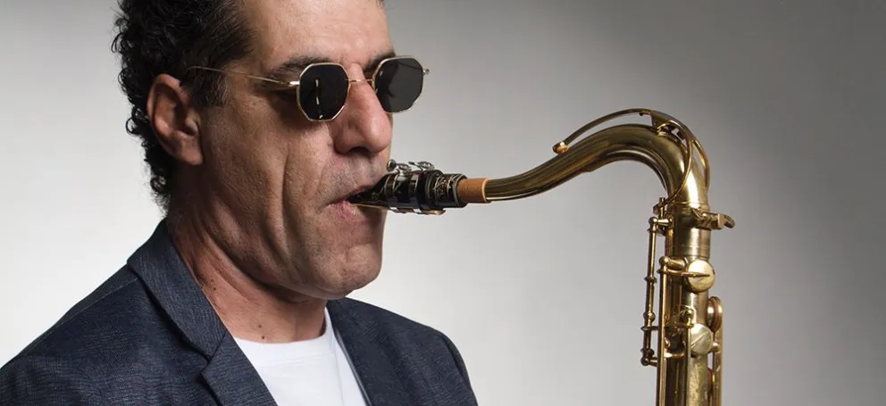 El saxofonista viedmense Pablo Porcelli sigue triunfando con la música, con Piazzolla y con Los Beatles
