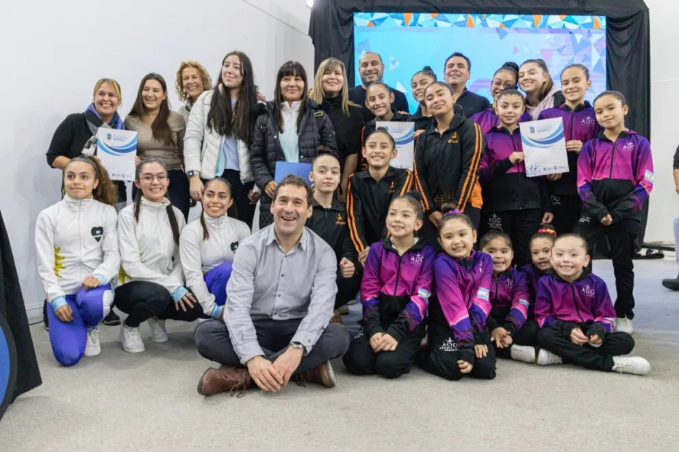 Luque entregó nuevos aportes a deportistas y clubes de Comodoro