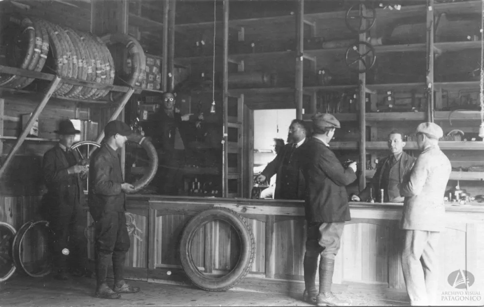 Hacia 1916, la cerveza y los vinos que se consumían en Bariloche venían de Chile