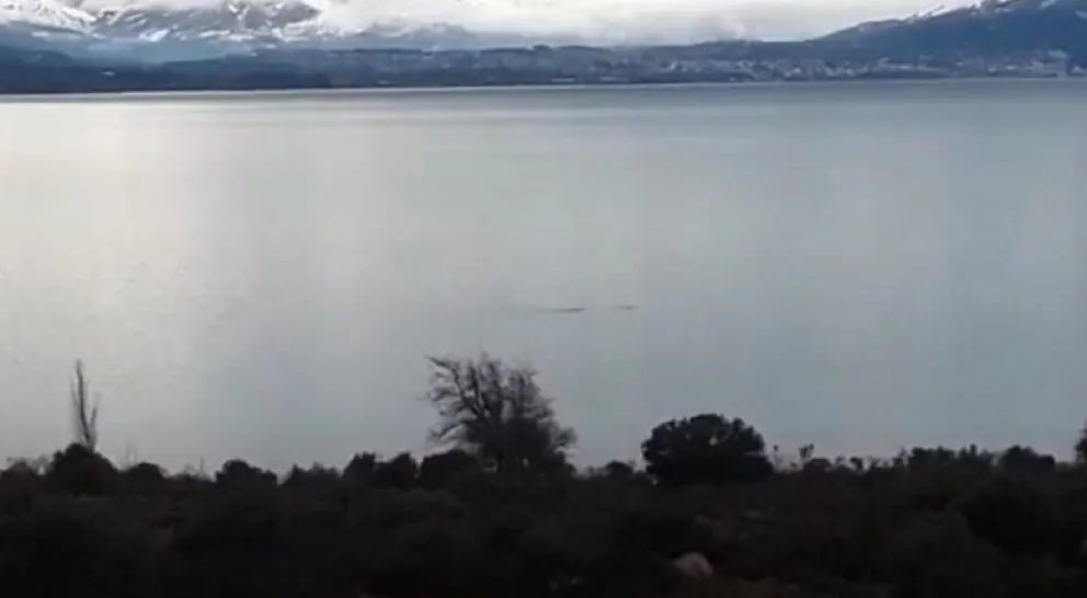 VIDEOS: Otra vez registraron una figura misteriosa en el Nahuel Huapi  
