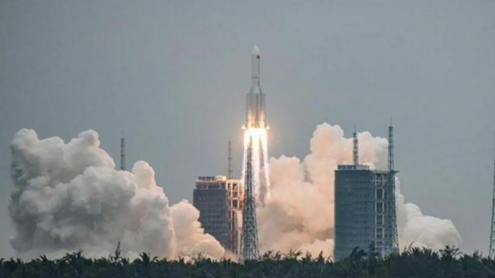 Pedazos de un cohete chino fuera de control podrían caer este fin de semana sobre la Argentina