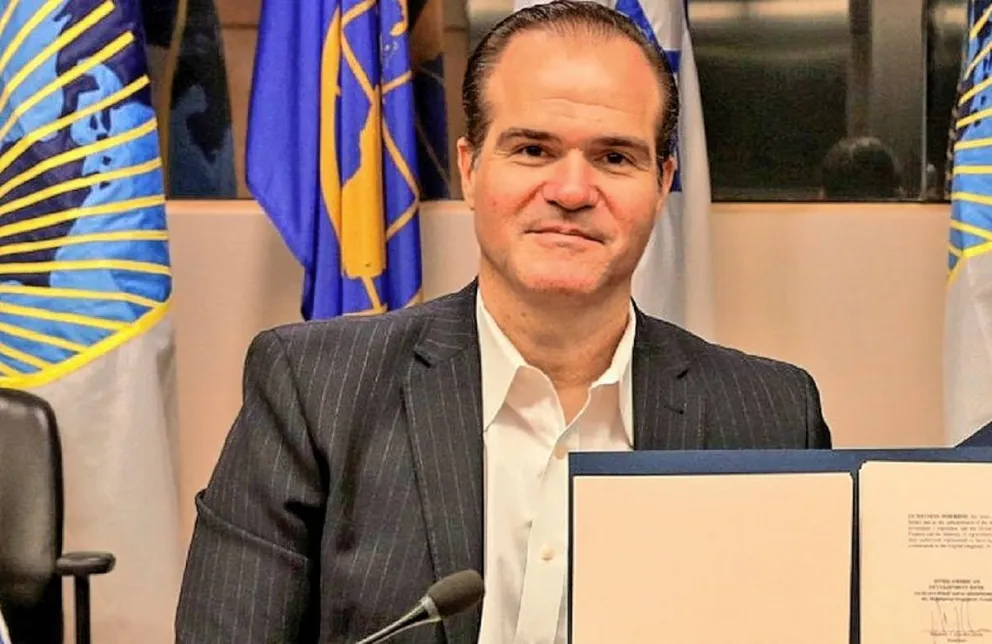 Giro sorpresa: el presidente del BID, primer apoyo internacional para Massa