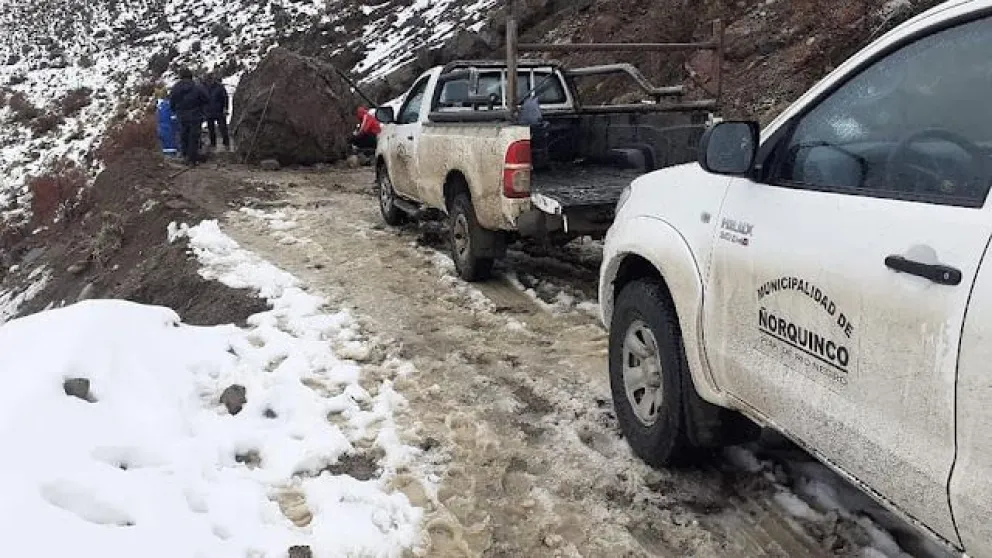 Lograron retirar la piedra que obstruía el camino que lleva a Arroyo Las Minas