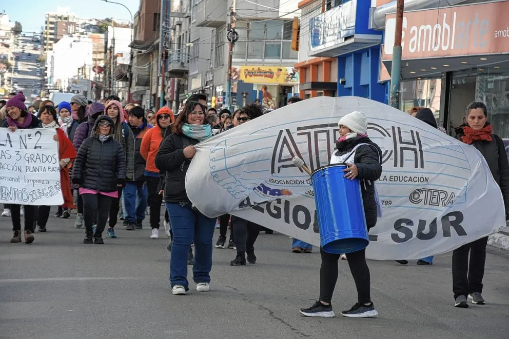 Provincia otorgará un aumento para docentes y auxiliares de la educación a partir de agosto