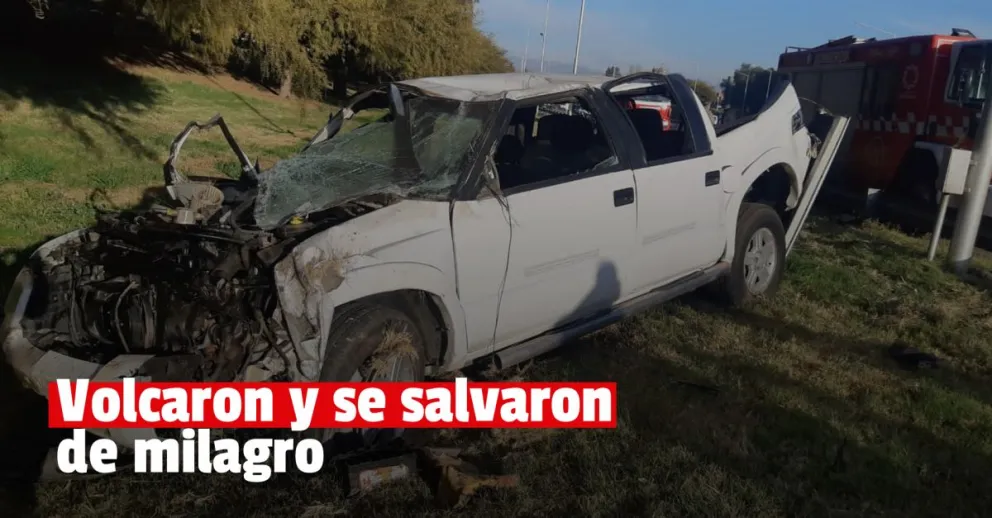 Perdió el control de la camioneta, volcó y cruzó por arriba del guardarrail