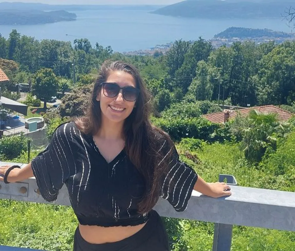 Conocé la historia de Camila, la joven que se recibió en la UNCo desde Tailandia y viaja por el mundo