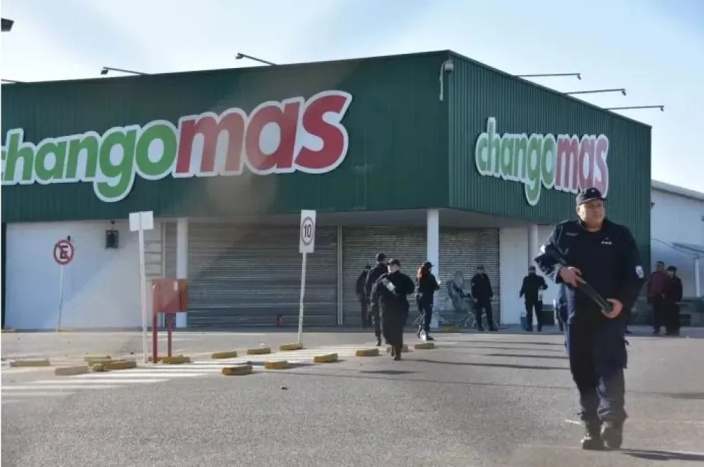 Intentaron saquear en el súper Chango Más: hay detenidos