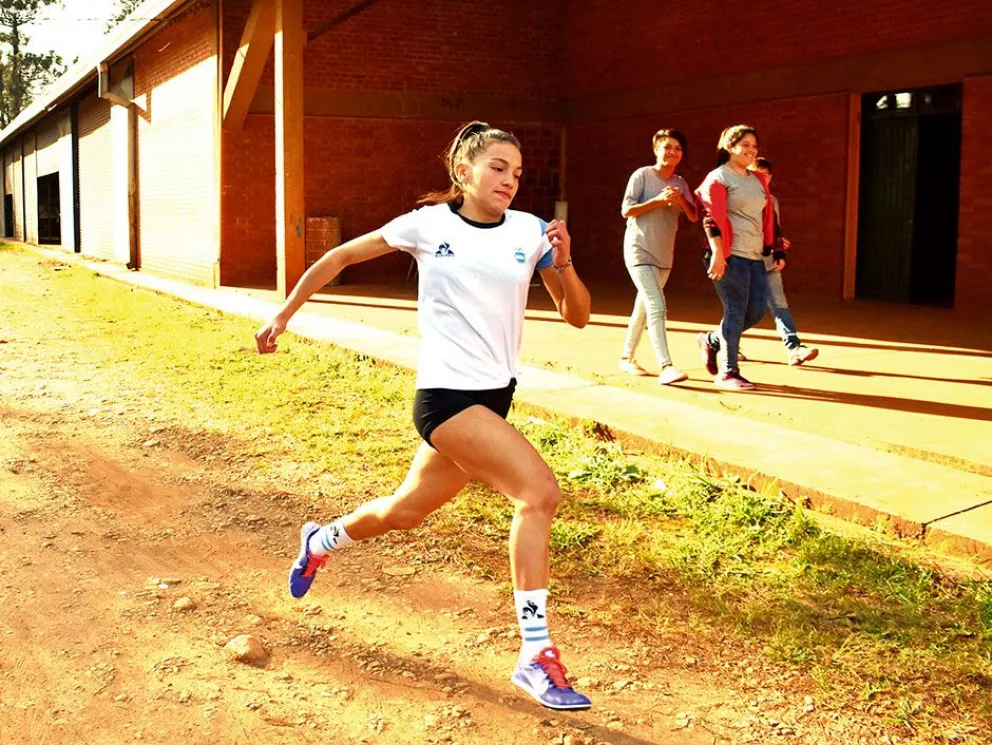Eliana Rosa supera obstáculos para ser la mejor atleta