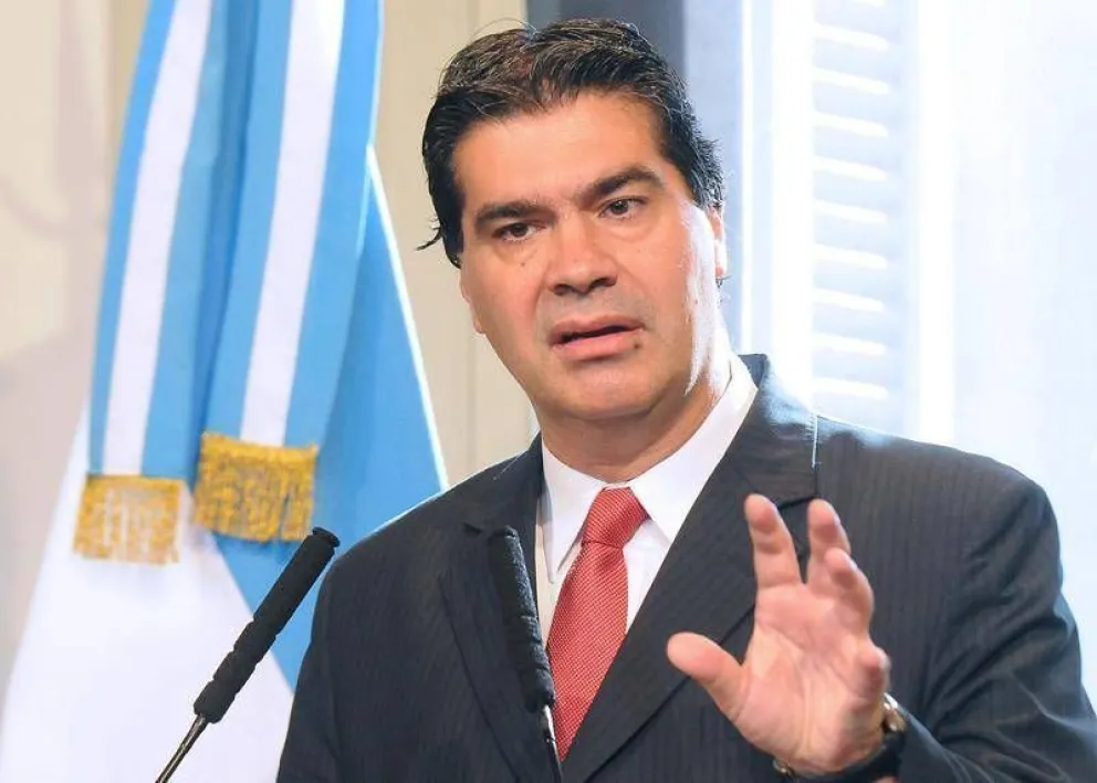 El increíble error de Capitanich: saludó a un maniquí pensando que era una persona