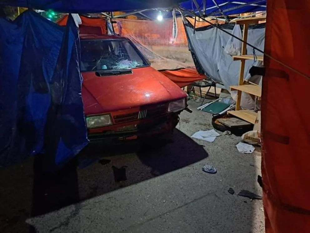 Los policías que acampan descreen del accidente