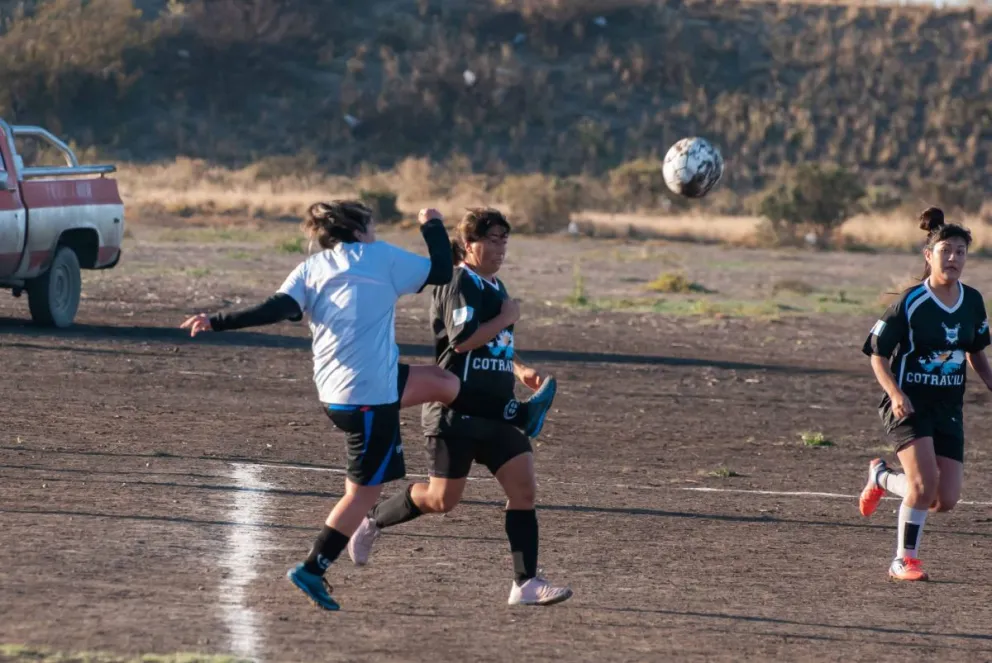 El fútbol femenino volvió a ser protagonista en los barrios de Viedma