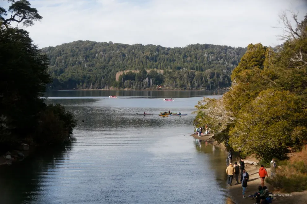 Las idas y vueltas en torno al arroyo continúan (foto: Matías Garay).
