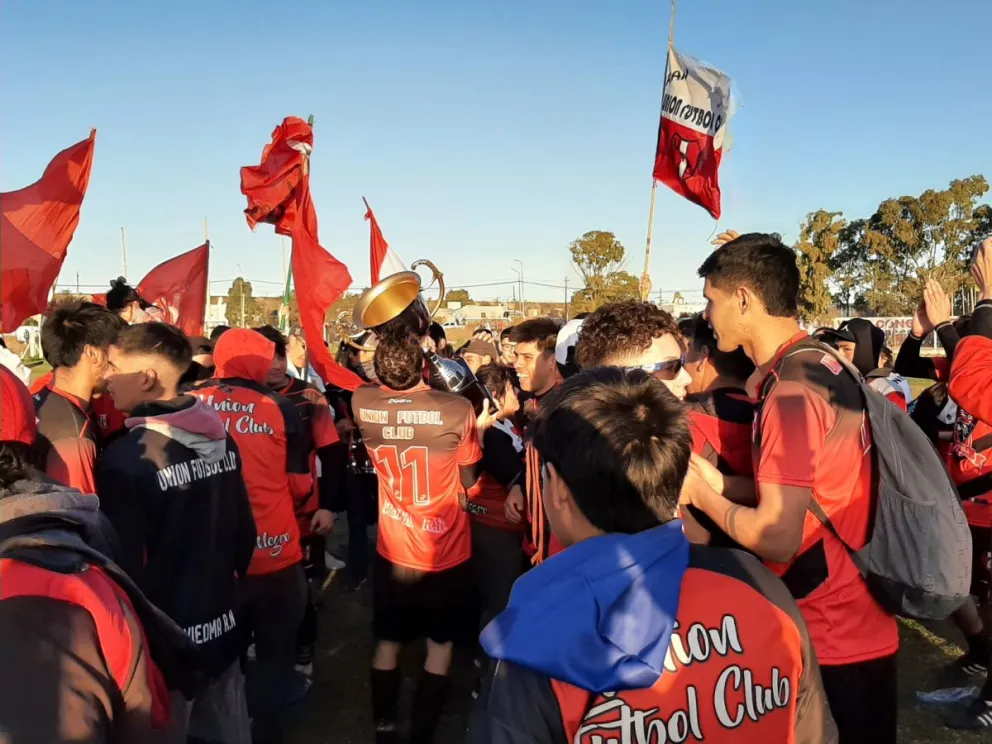 El equipo de los Chanique conquistó la liga barrial de Viedma