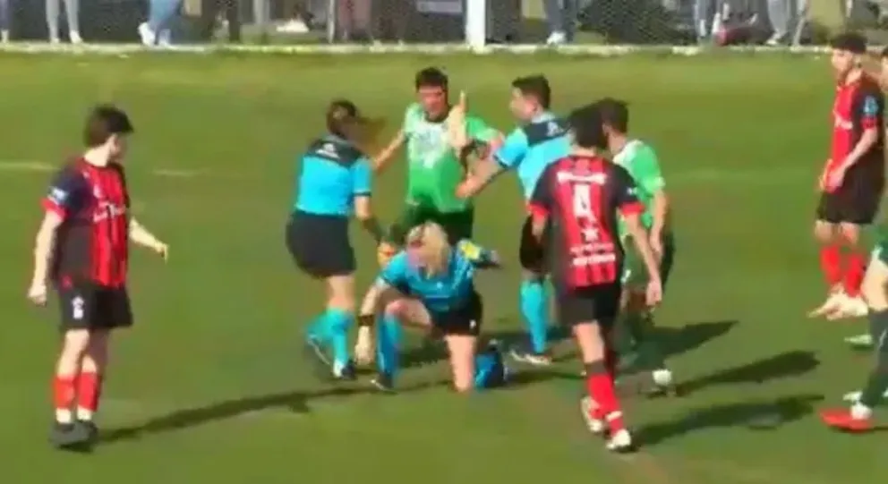 Video: brutal agresión a árbitra en pleno partido de la Liga de Tres Arroyos