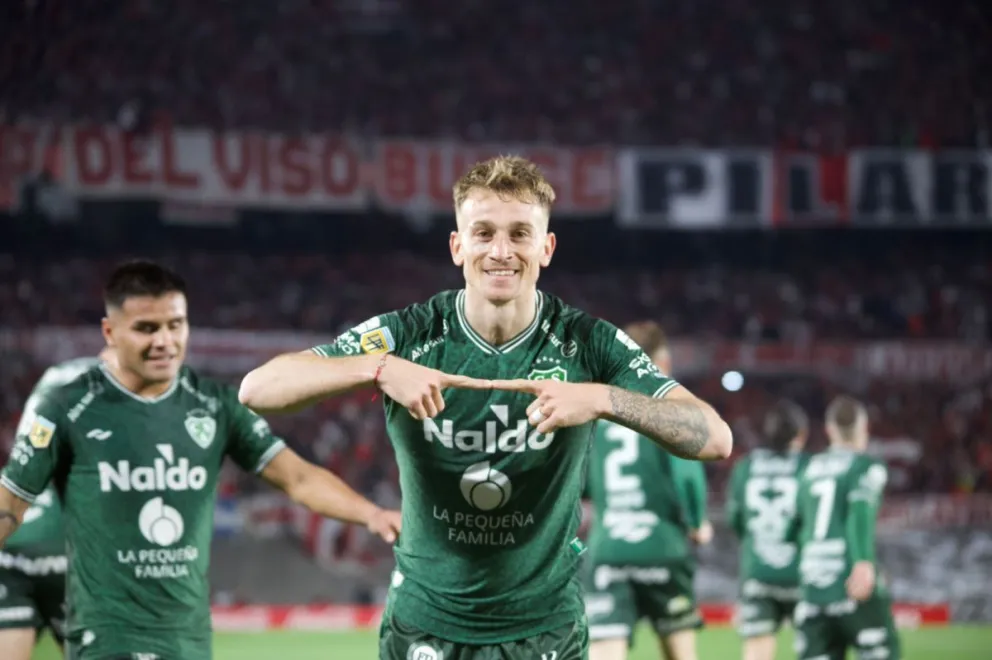 Sarmiento frenó a River y lo sorprendió al ganarle por primera vez en el Monumental