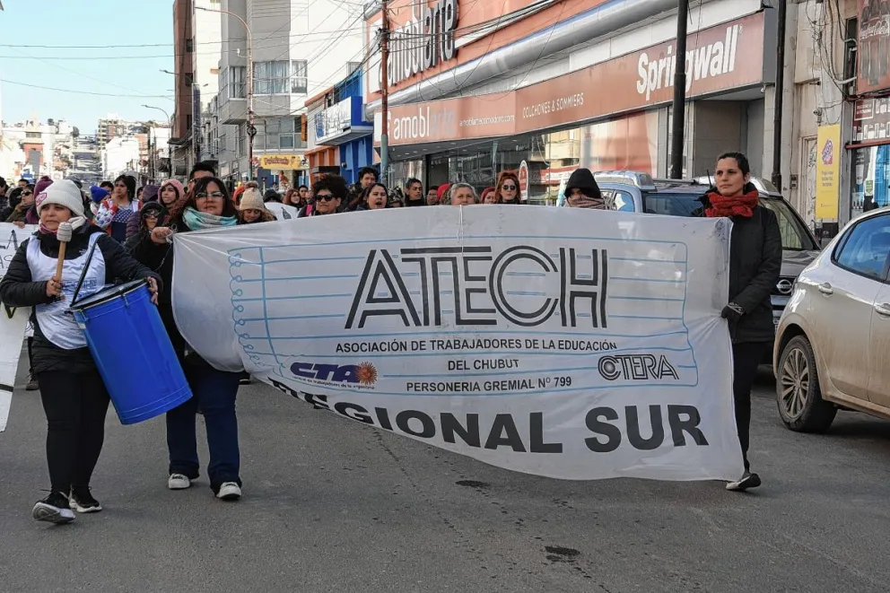 ATECh convocó a paro por 48 horas con jornadas previas de asambleas escolares