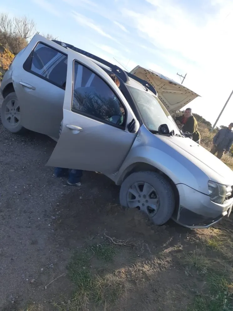 Una potente Ford se llevó puesta una Duster y hubo dos lesionadas