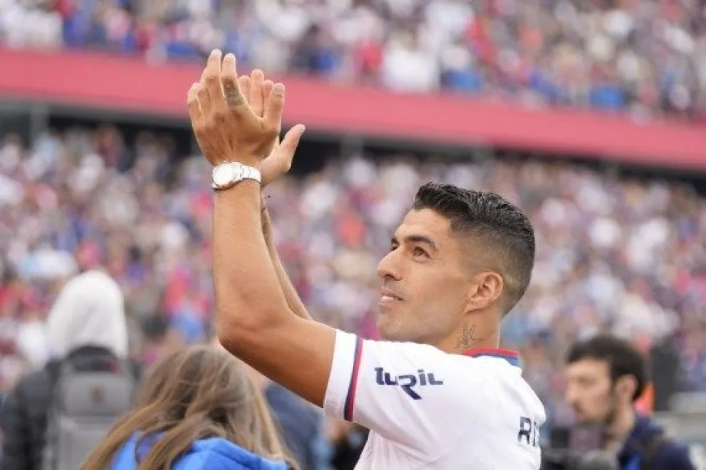 Luis Suárez recibido como héroe en Nacional de Montevideo