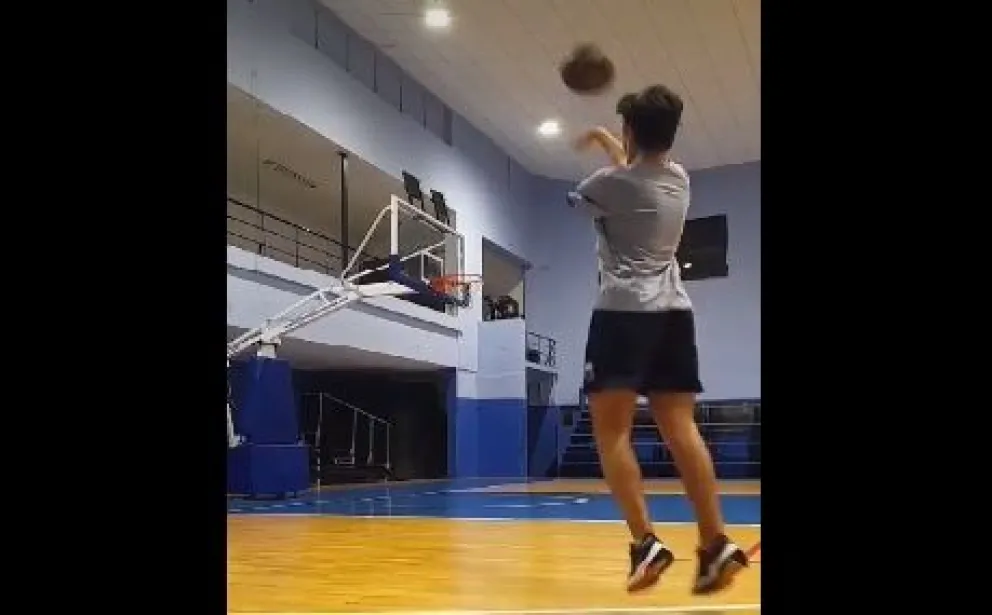 Adolescente desafió a Facu Campazzo con un tiro increíble de básquet y el ida y vuelta fue viral