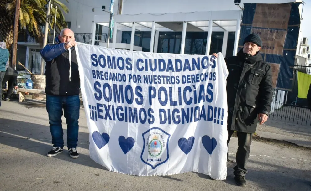 Reclamo salarial: el primer bloque patagónico de policías se reúne en Viedma