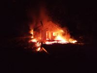 Incendiaron otra cabaña en Villa Mascardi y los vecinos acusan a mapuches