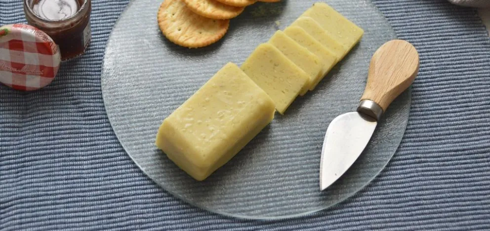 Queso de papa: qué es y cómo preparar esta alternativa vegana en sólo 30 minutos 