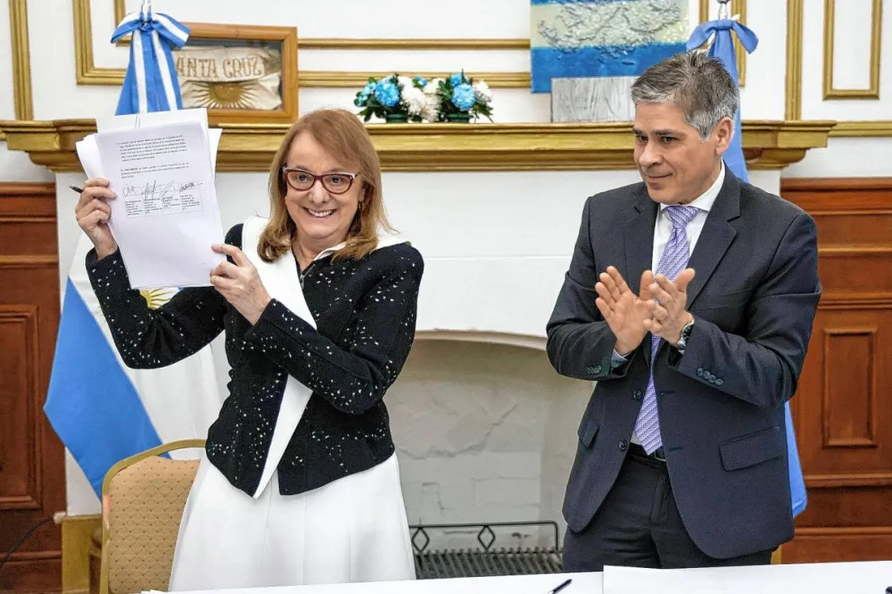 YPF firmó un acuerdo con Santa Cruz y ratificó inversiones por más de 400 millones de dólares durante 2022
