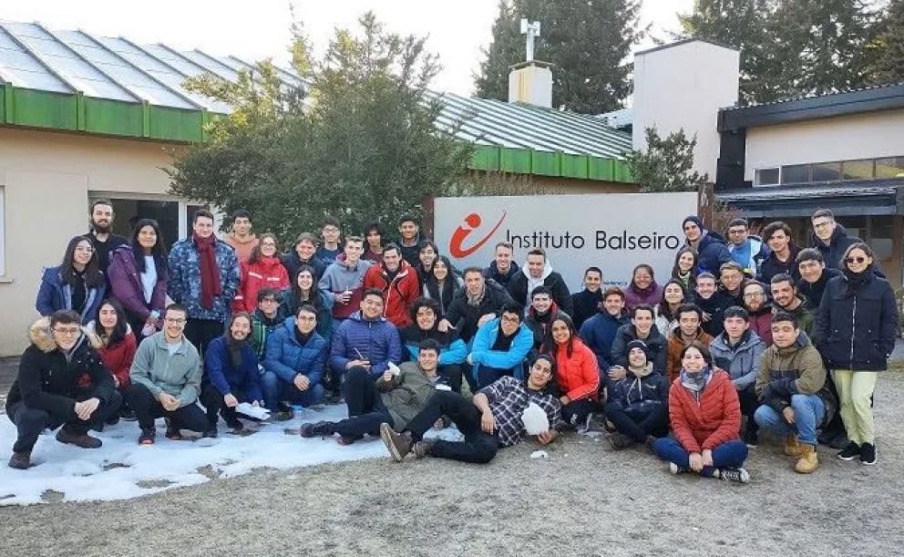 Ingresantes del Instituto Balseiro tuvieron su primera clase