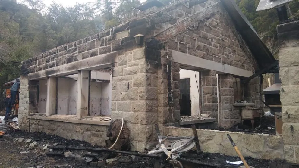 Gobierno provincial pidió custodia de fuerzas federales en el predio incendiado en Villa Mascardi  