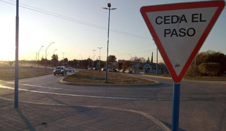 ¡Ahora si! repararon un grosero error en una rotonda muy importante de Roca