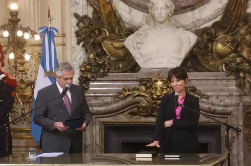 Alberto Fernández le tomó juramento a Mercedes Marcó del Pont