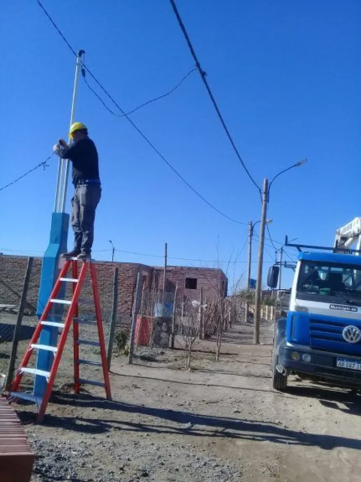 Colocaron 30 “pilares sociales” en barrio Carlos Soria Norte