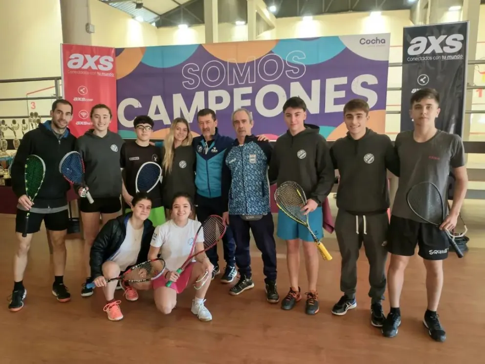 En Bolivia, con la selección y aportando su experiencia